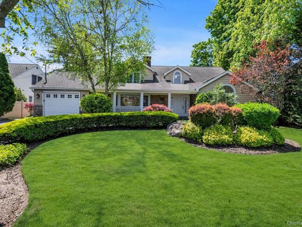 111 Palmyra Avenue, Woodmere, NY 11598