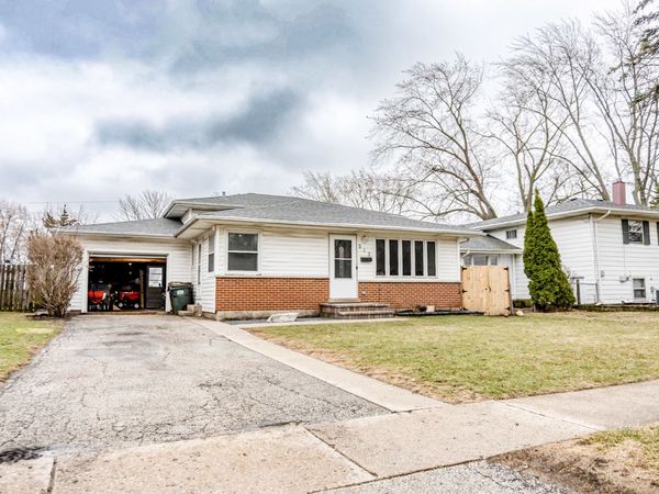 213 N Idlewild Avenue , Mundelein, IL 60060