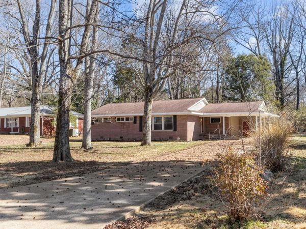 170 Westview St , Camden, TN 38320