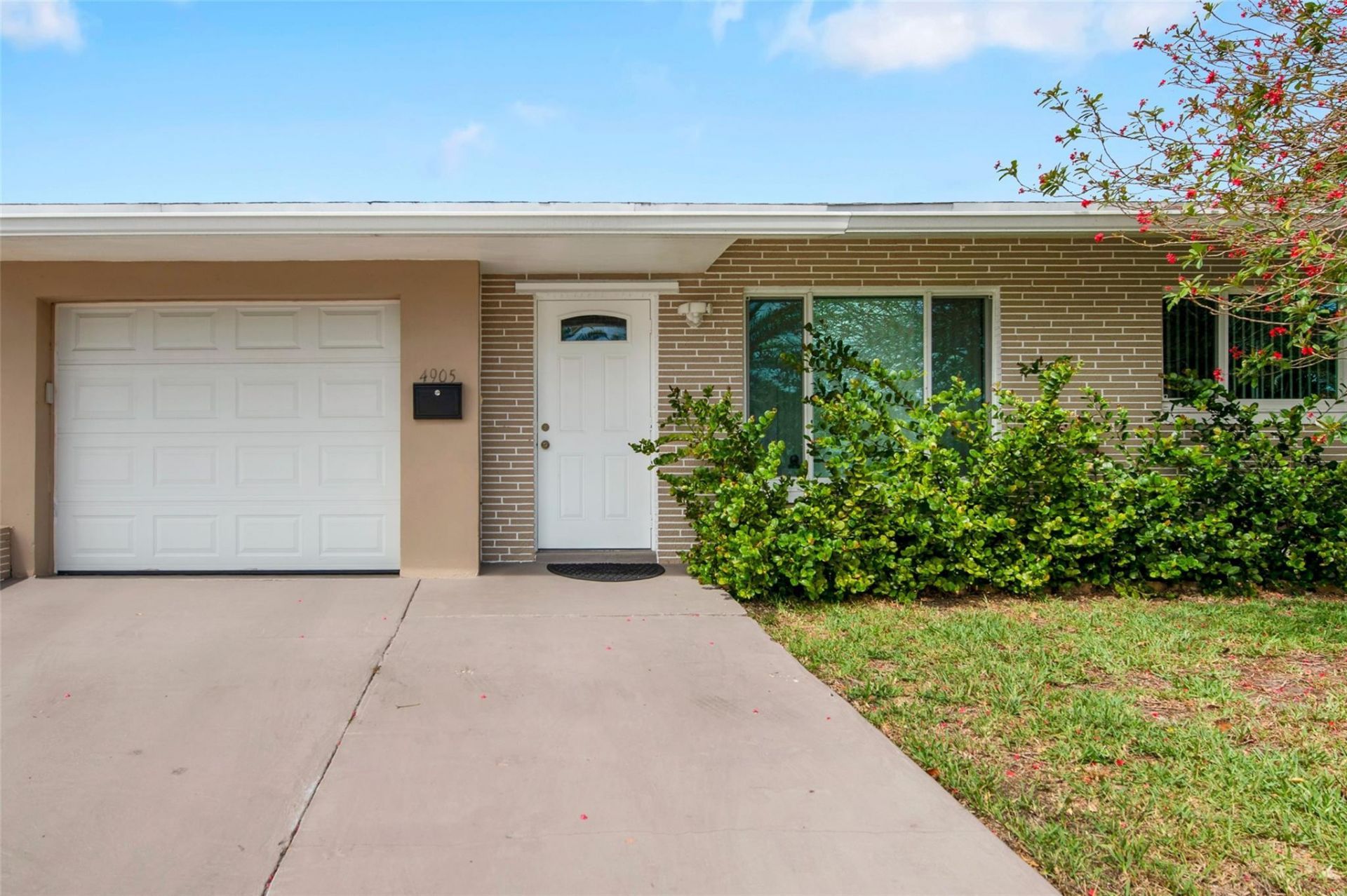 4905 NW 47th Avenue, Tamarac, FL 33319 Photo