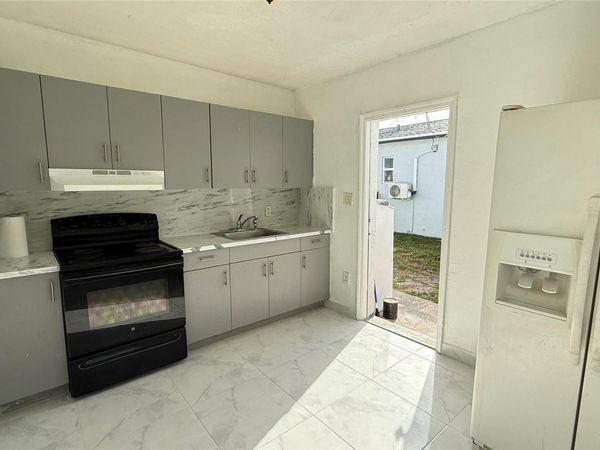 832 NW 10th Street, Unit 1, Hallandale Beach, FL 33009