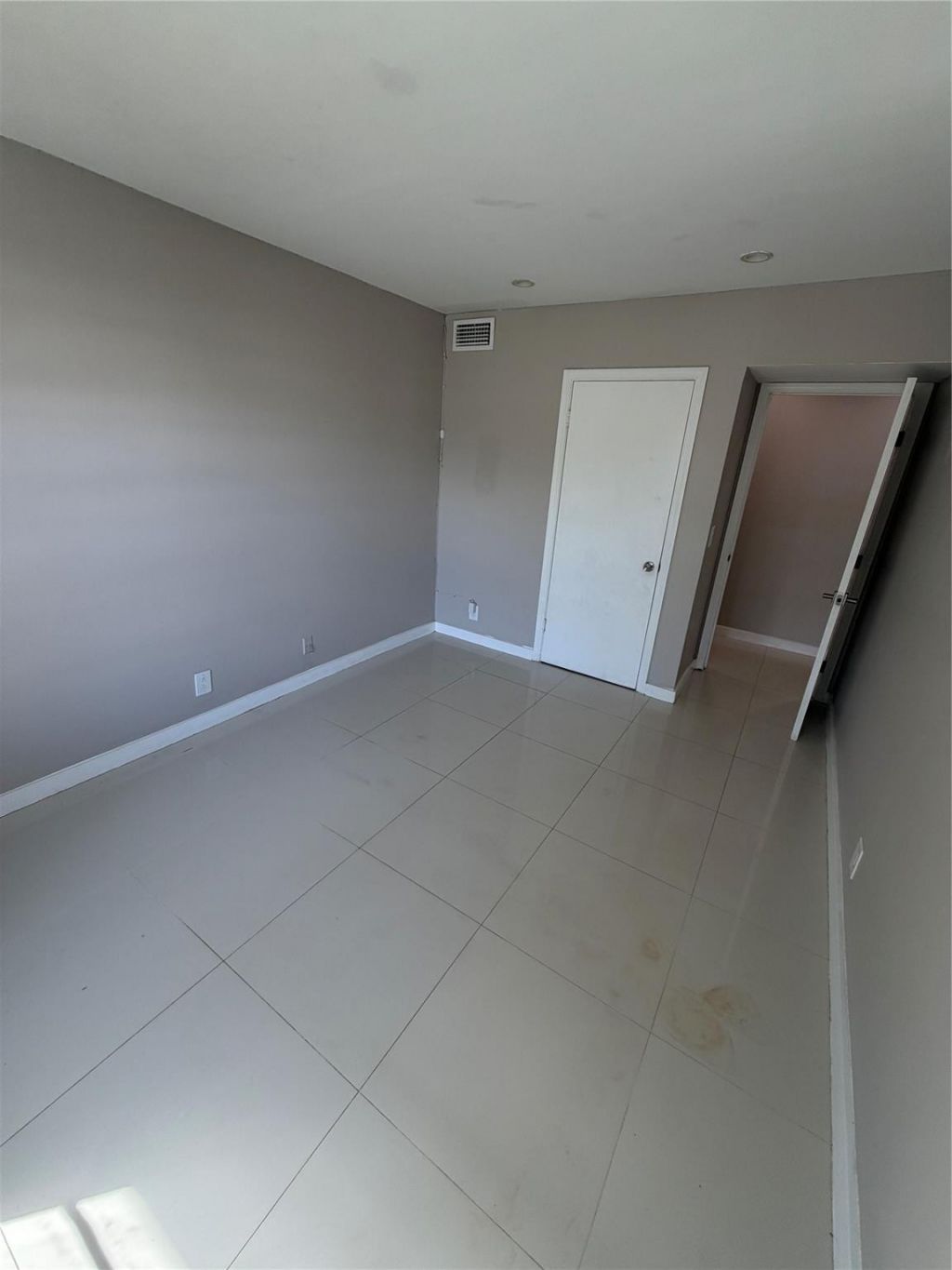 2161 NE 68th Street, Unit 323, Fort Lauderdale, FL 33308 Photo