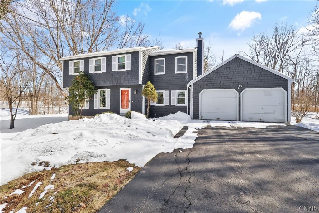 8769 Foxfire Ln, Baldwinsville, NY 13027 Main Photo