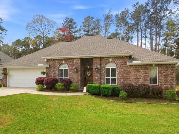 123 Courtland Dr., Hattiesburg, MS 39402