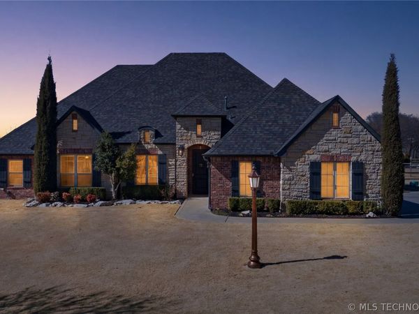 6502 N Oakwood Circle , Owasso, OK 74055