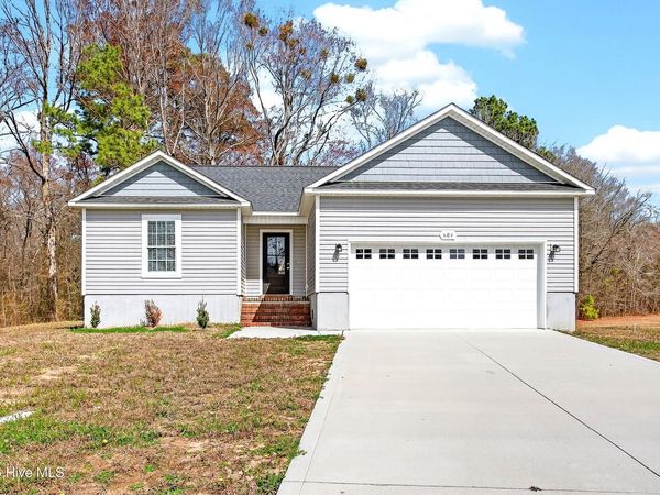 604 Sonata Court , Richlands, NC 28574