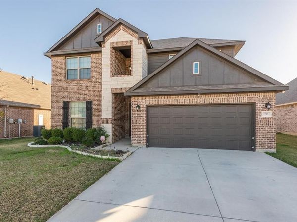 717 Seabourne Drive, Saginaw, TX 76179