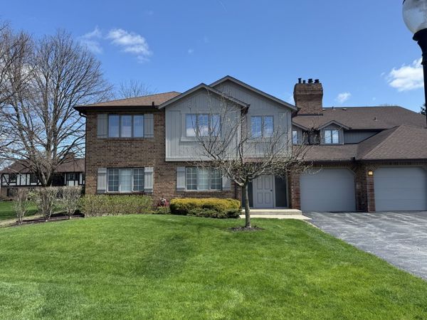 7920 W Lakeview Court, Unit 2B, Palos Heights, IL 60463