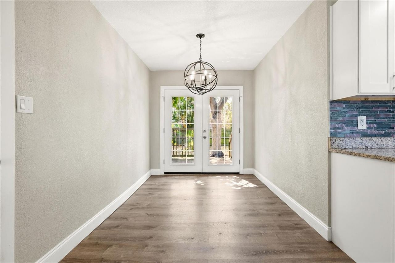 2586 Tami Sola Street, Sarasota, FL 34237 Photo