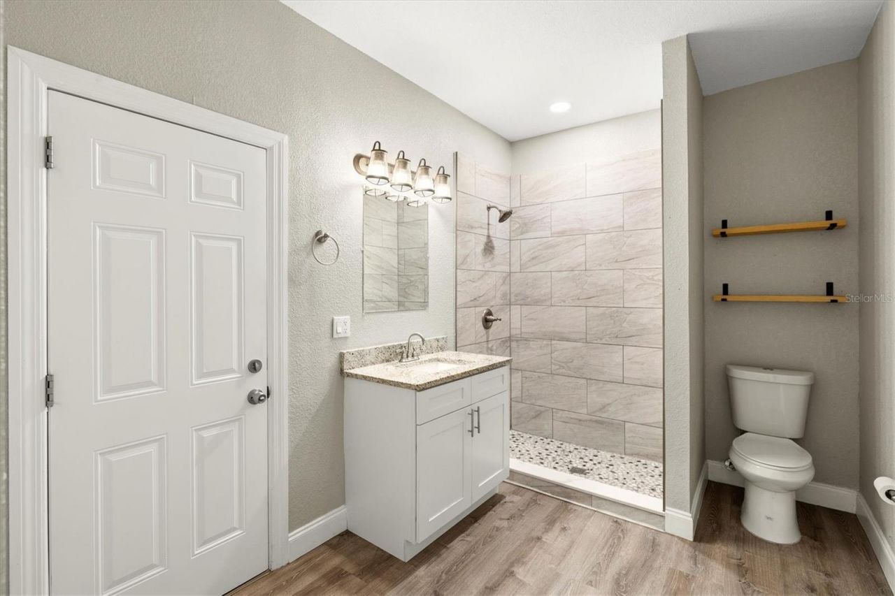 2586 Tami Sola Street, Sarasota, FL 34237 Photo