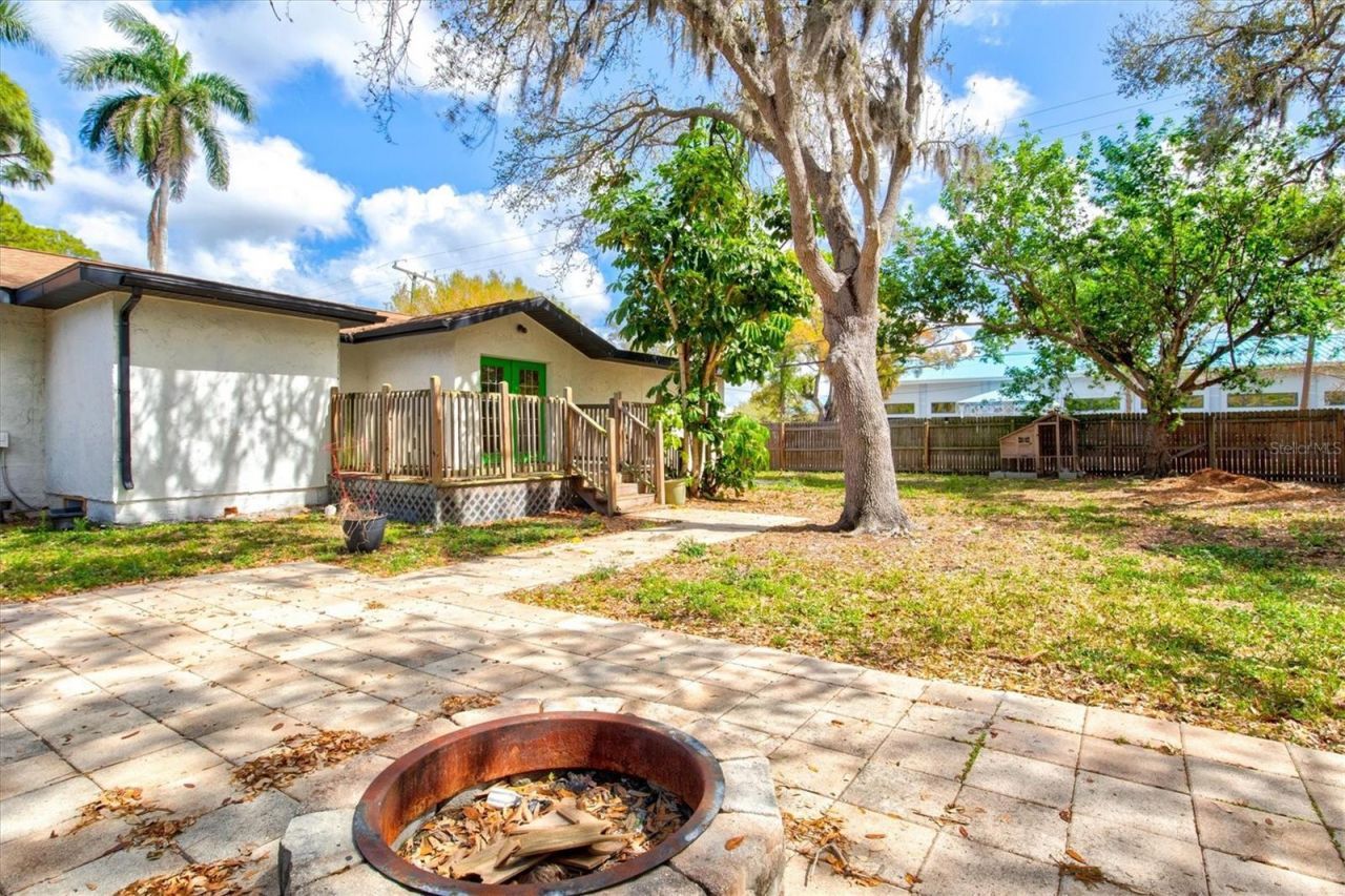 2586 Tami Sola Street, Sarasota, FL 34237 Photo