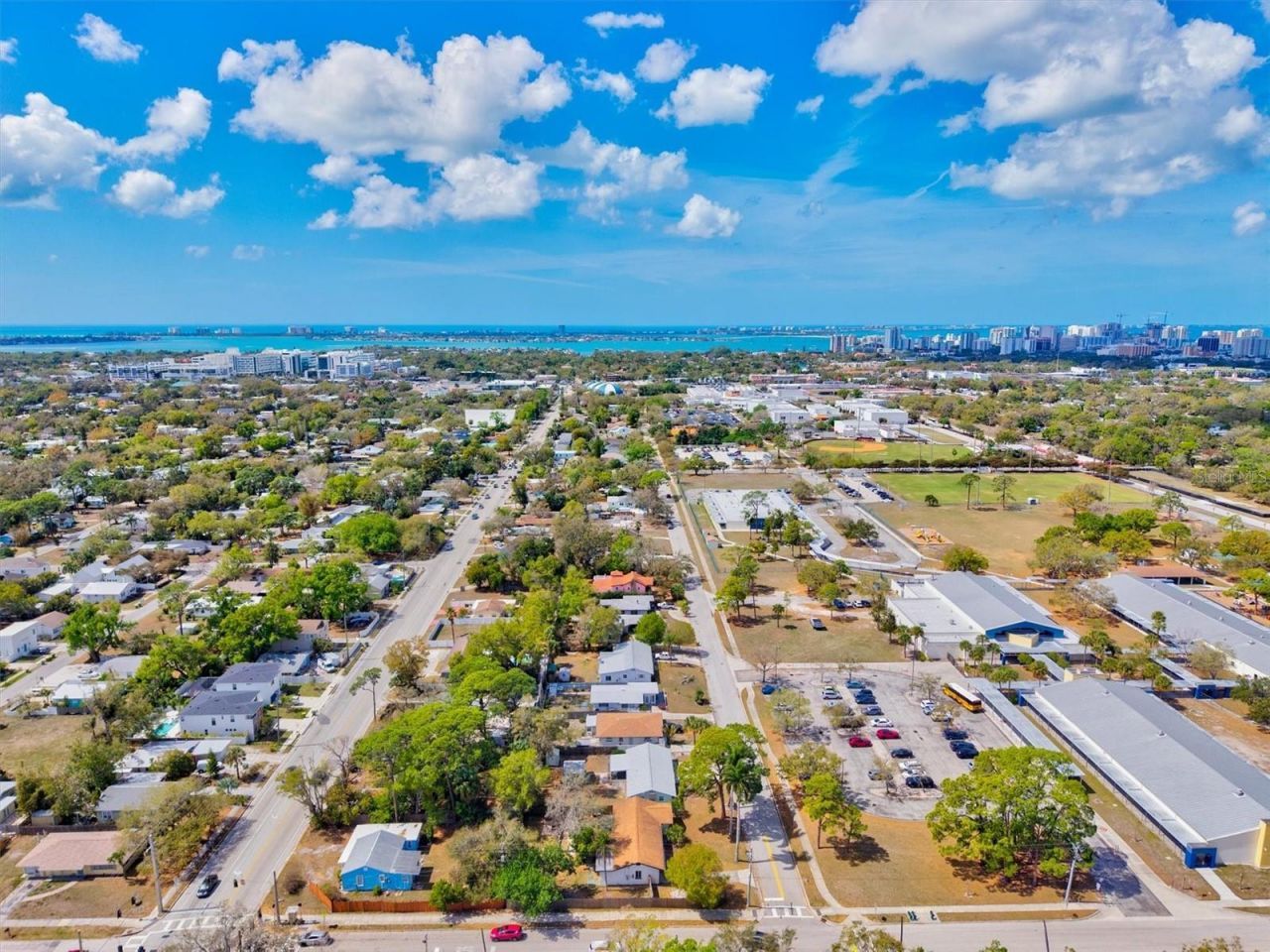 2586 Tami Sola Street, Sarasota, FL 34237 Photo