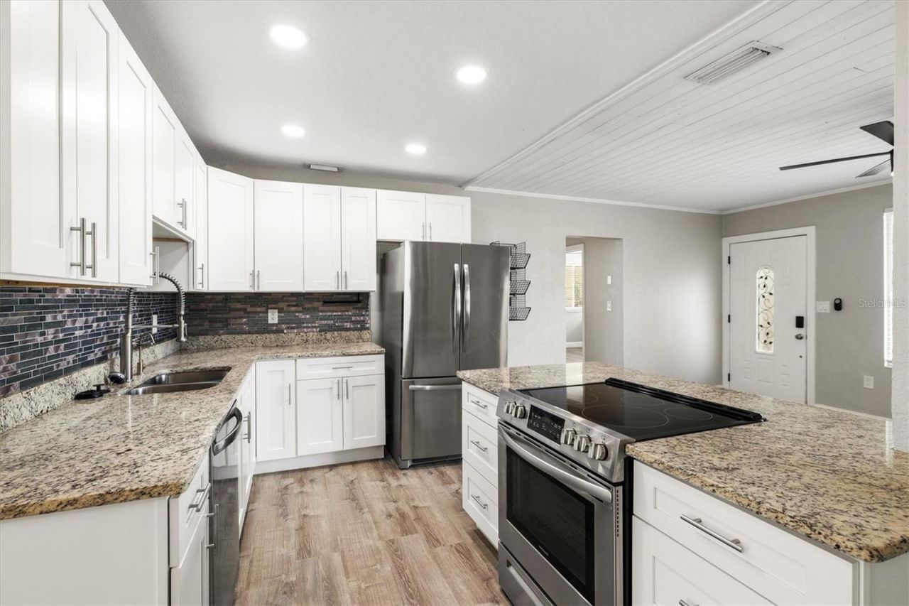 2586 Tami Sola Street, Sarasota, FL 34237 Photo