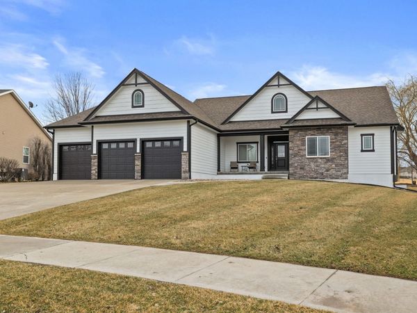 330 Georgetown Place , Norwalk, IA 50211