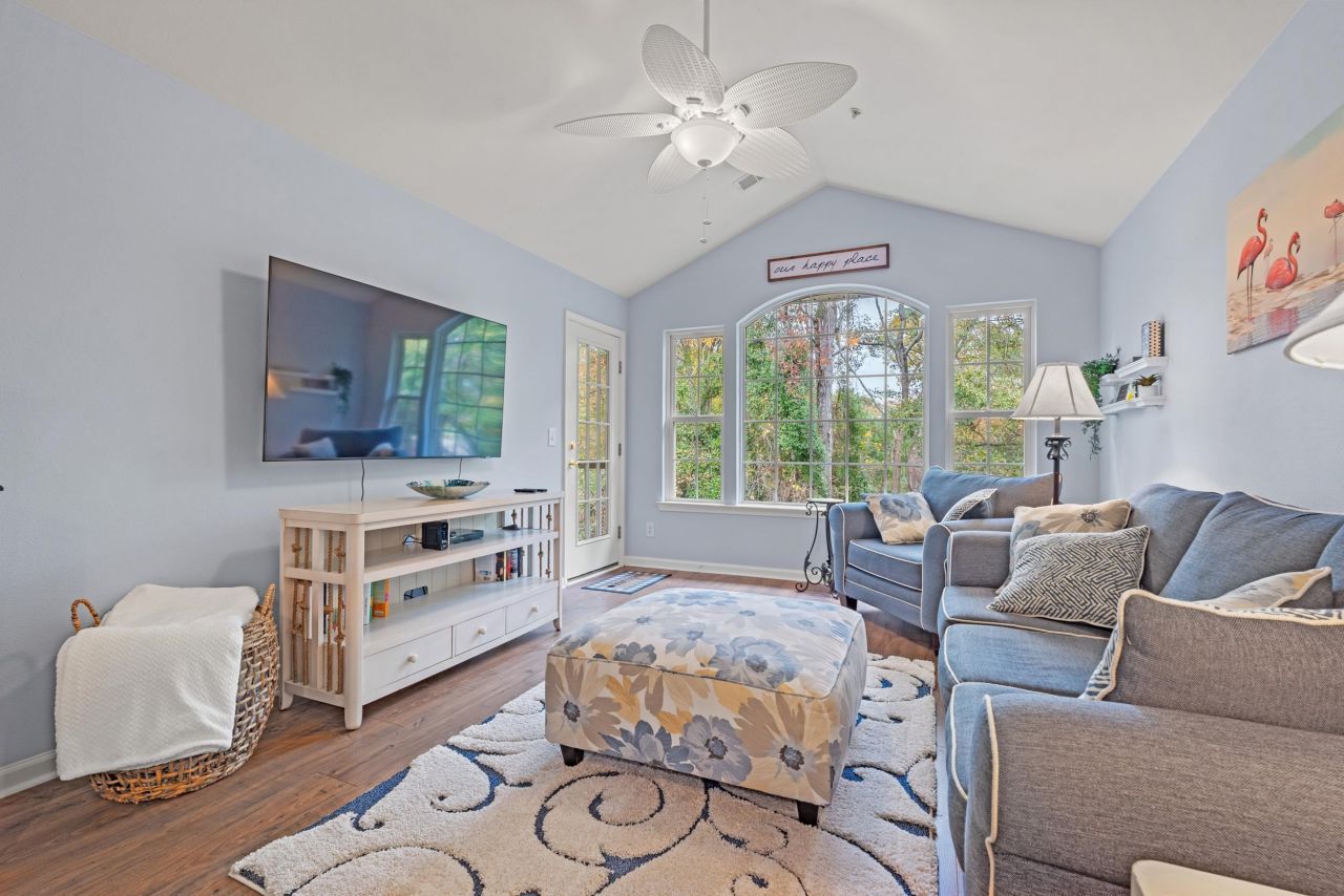 1135 Blue Stem Dr. Photo 4