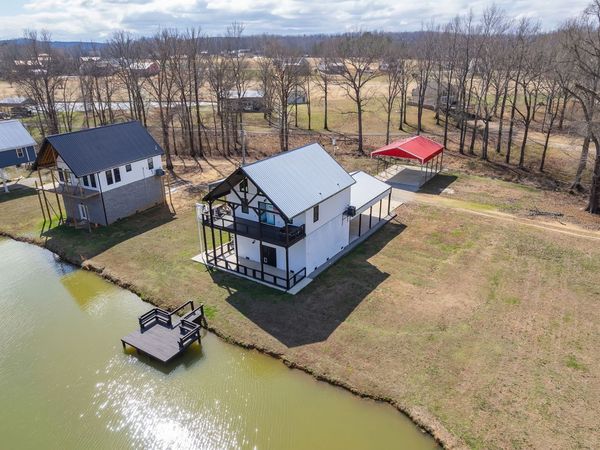 74 Blue Herring Dr , Decaturville, TN 38329