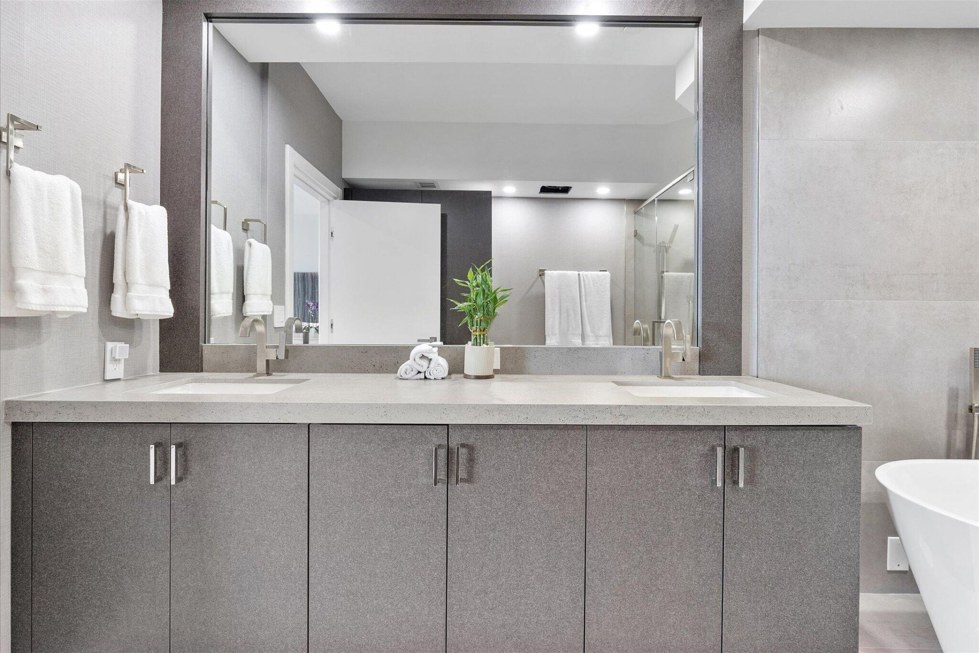 3100 N Ocean Boulevard, Unit 1706, Fort Lauderdale, FL 33308 Photo