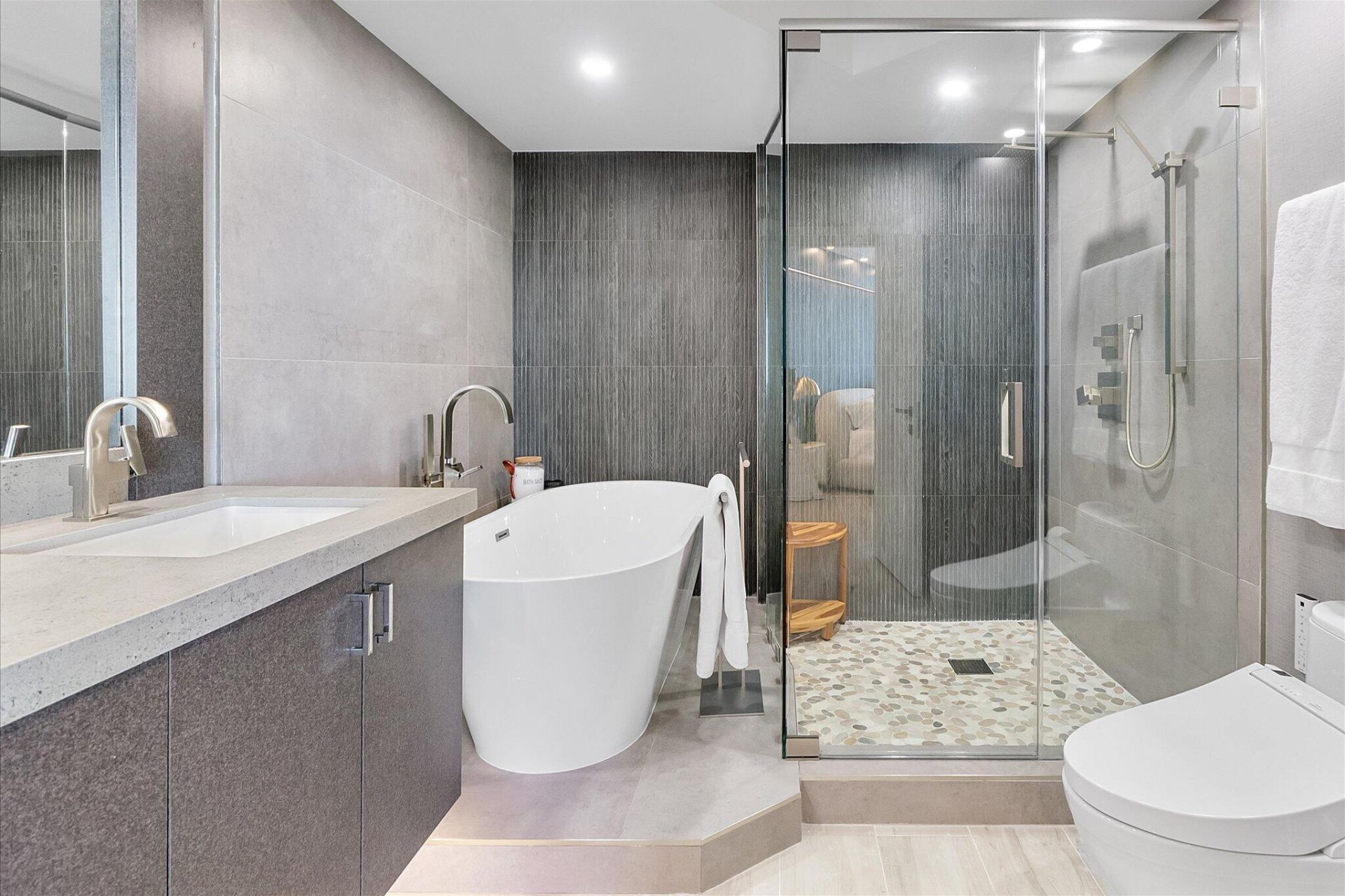 3100 N Ocean Boulevard, Unit 1706, Fort Lauderdale, FL 33308 Photo