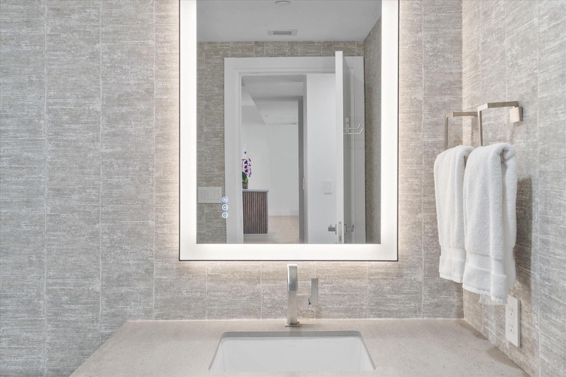 3100 N Ocean Boulevard, Unit 1706, Fort Lauderdale, FL 33308 Photo