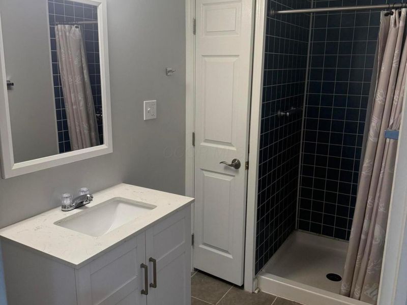 4006 Halsey Place , Columbus, OH 43228 Photo 3