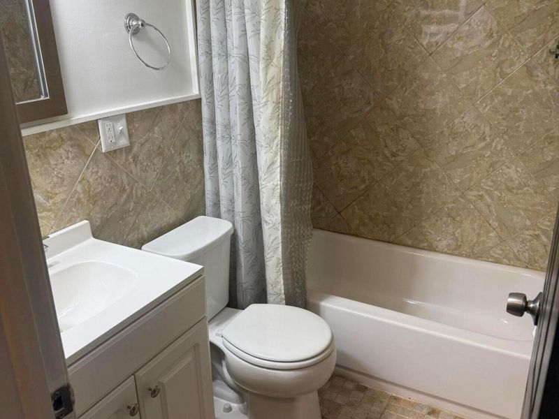 4006 Halsey Place , Columbus, OH 43228 Photo 5