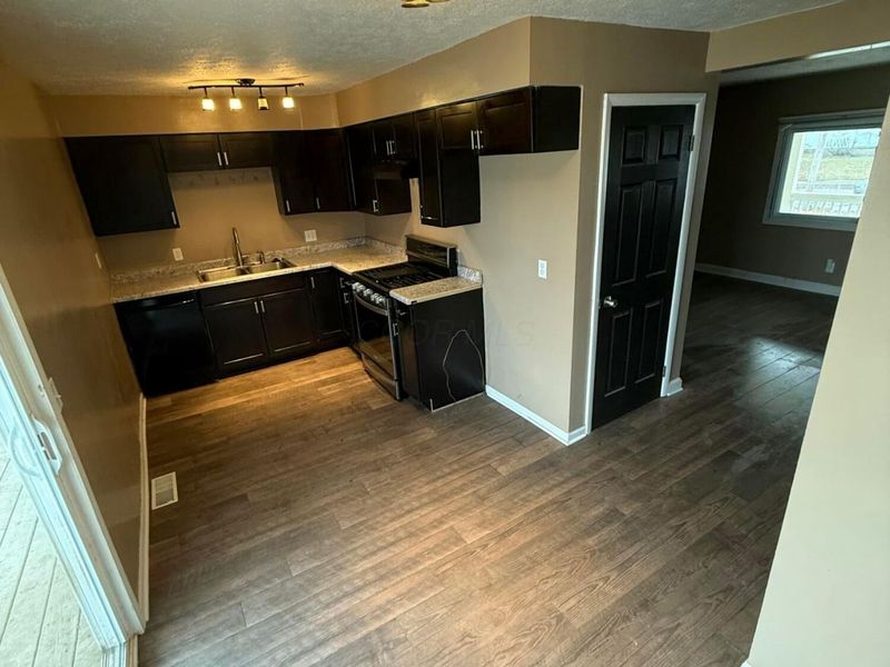 4006 Halsey Place , Columbus, OH 43228 Photo 9