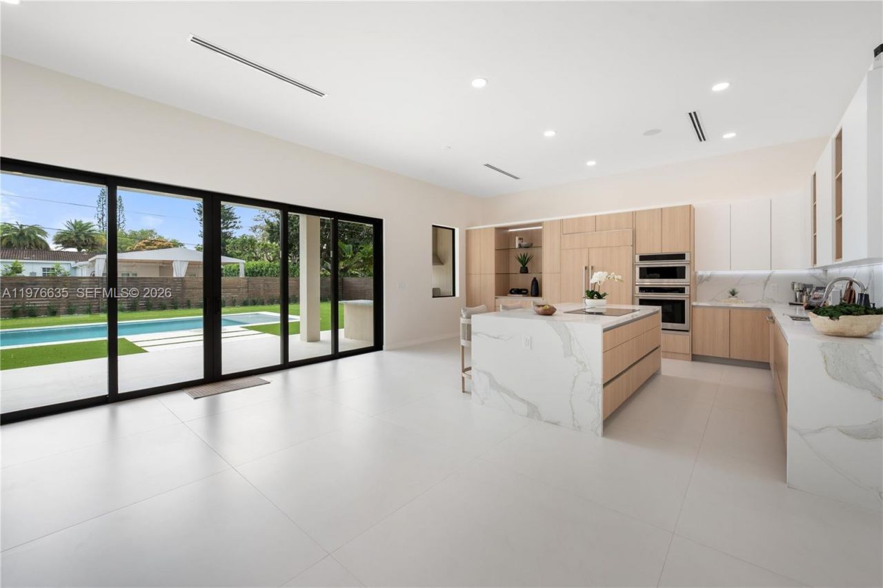 6990 SW 58th St , Miami, FL 33143 Photo