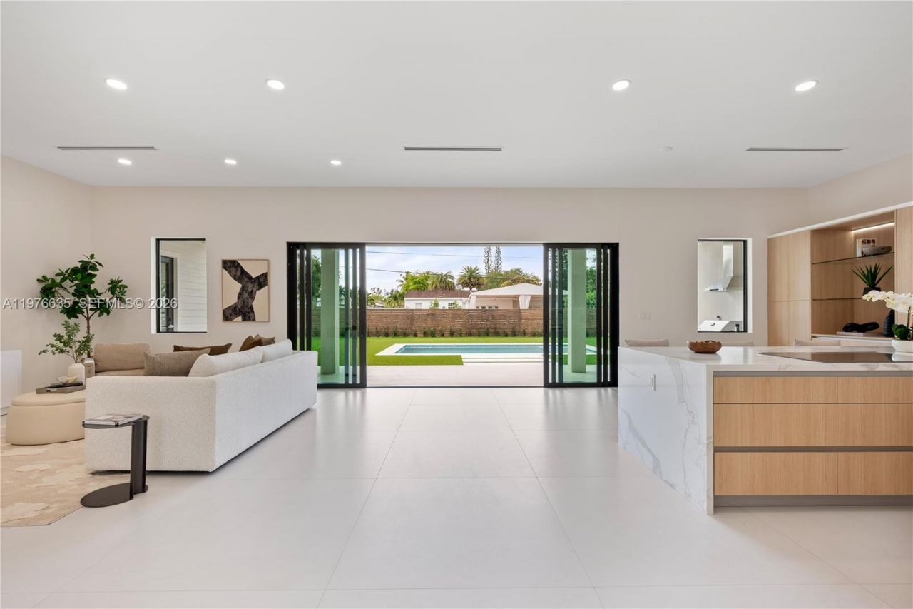 6990 SW 58th St , Miami, FL 33143 Photo