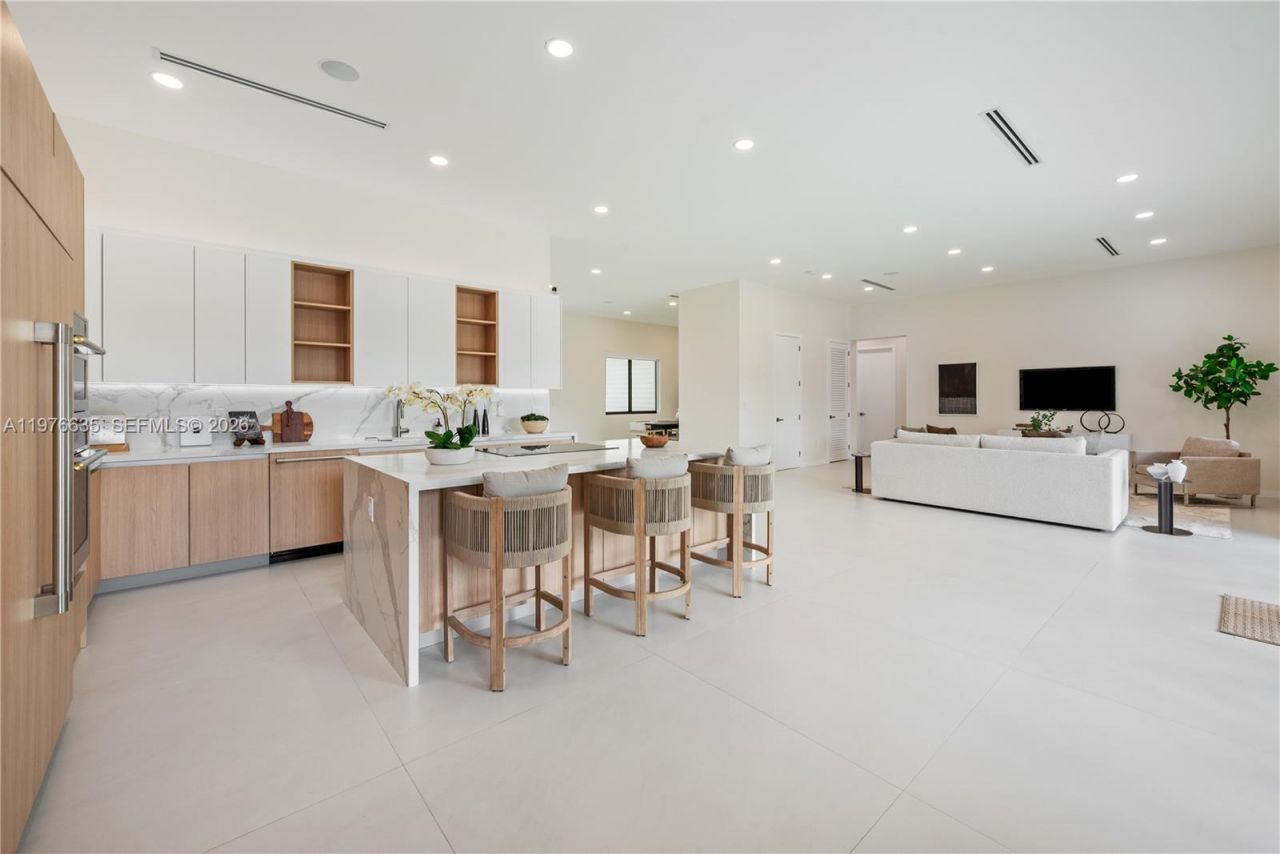 6990 SW 58th St , Miami, FL 33143 Photo