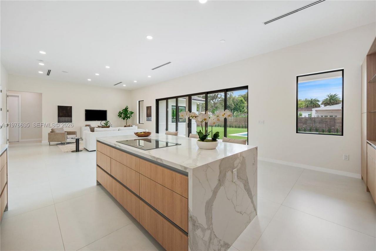 6990 SW 58th St , Miami, FL 33143 Photo