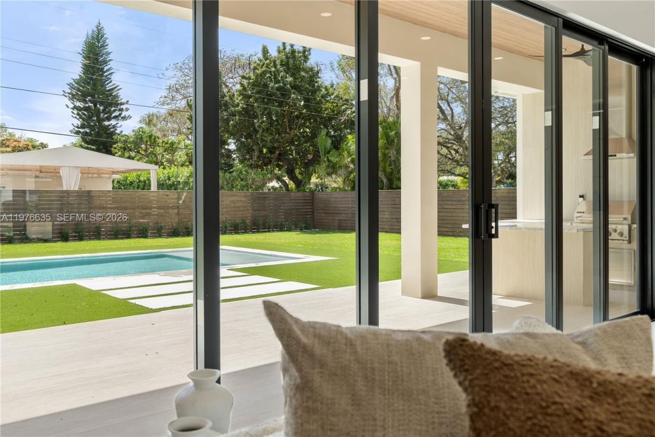 6990 SW 58th St , Miami, FL 33143 Photo