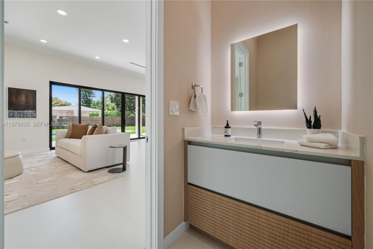 6990 SW 58th St , Miami, FL 33143 Photo