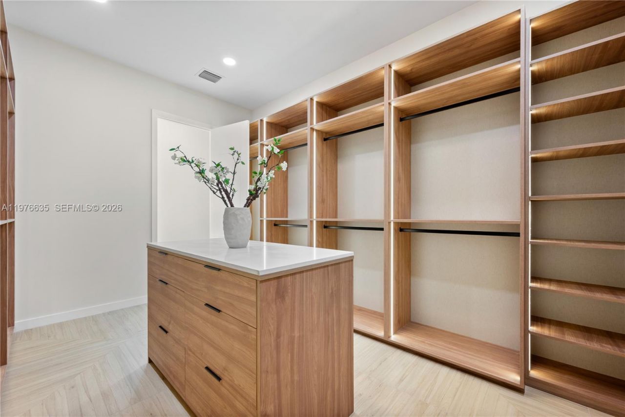 6990 SW 58th St , Miami, FL 33143 Photo