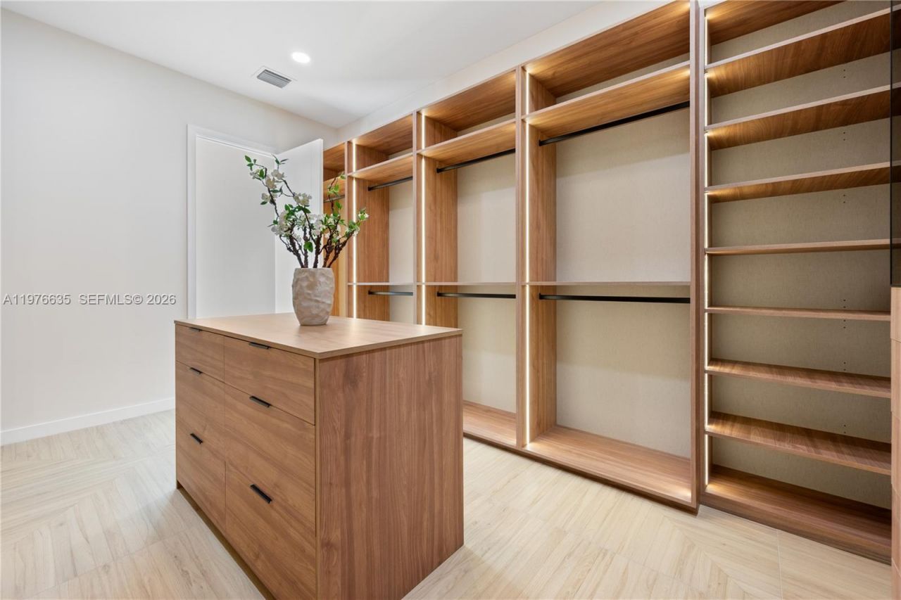 6990 SW 58th St , Miami, FL 33143 Photo