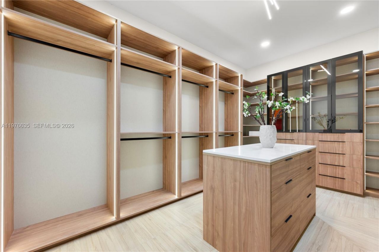 6990 SW 58th St , Miami, FL 33143 Photo