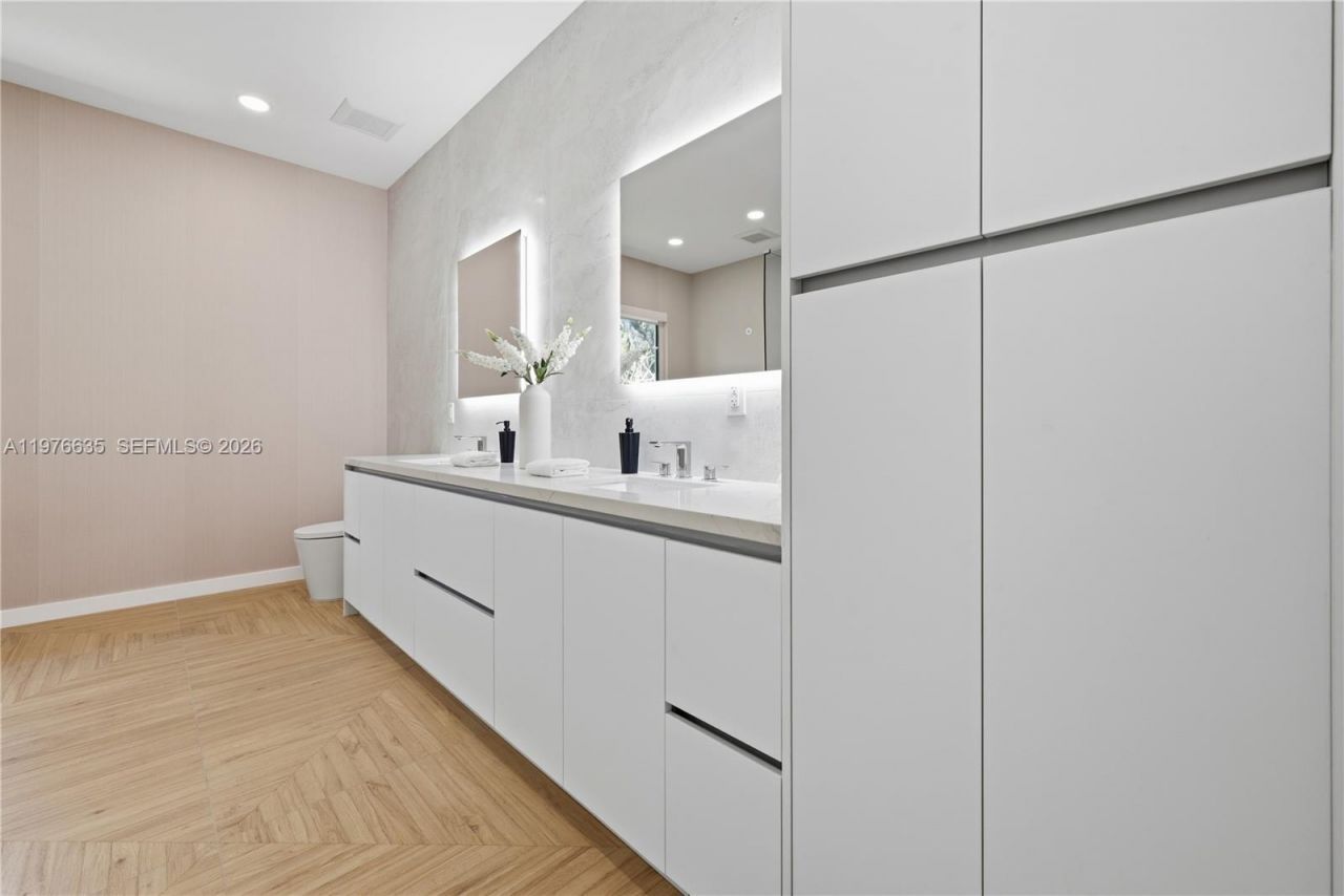 6990 SW 58th St , Miami, FL 33143 Photo