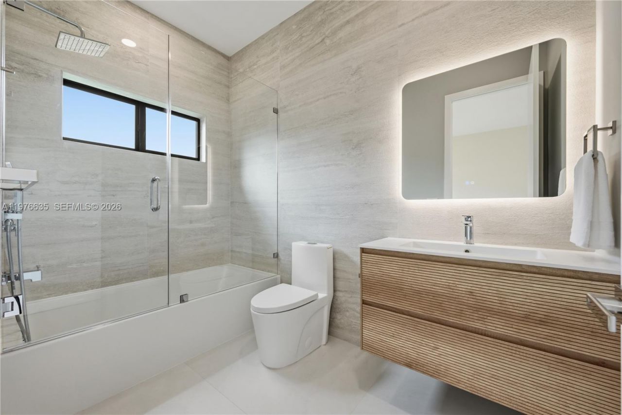 6990 SW 58th St , Miami, FL 33143 Photo