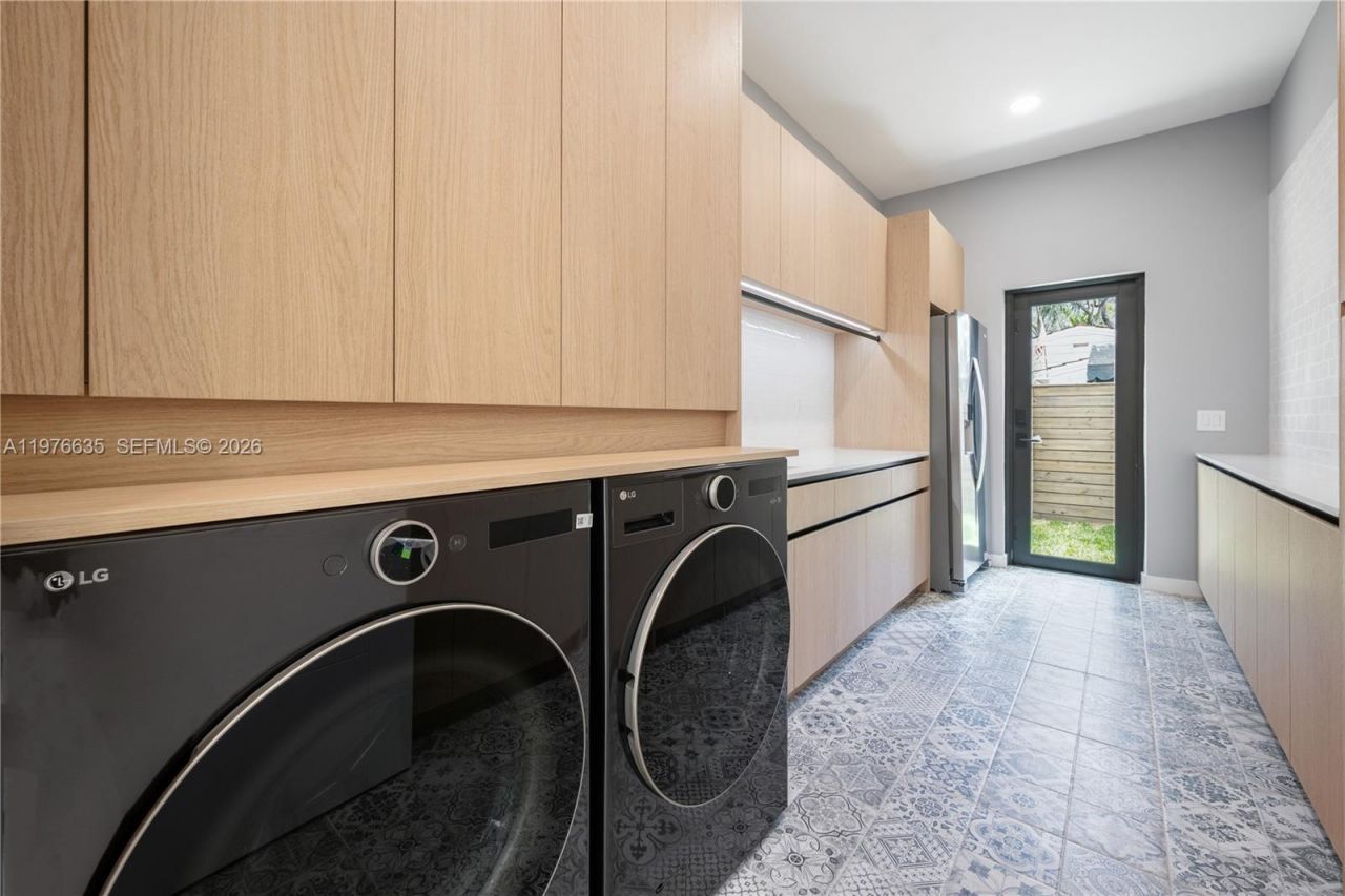 6990 SW 58th St , Miami, FL 33143 Photo