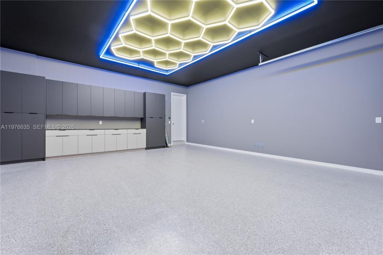 6990 SW 58th St , Miami, FL 33143 Photo