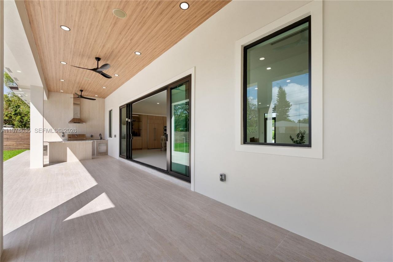 6990 SW 58th St , Miami, FL 33143 Photo