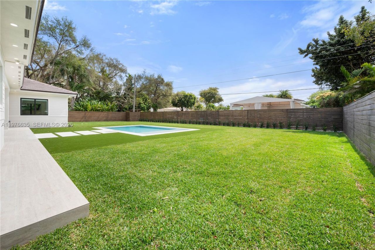 6990 SW 58th St , Miami, FL 33143 Photo