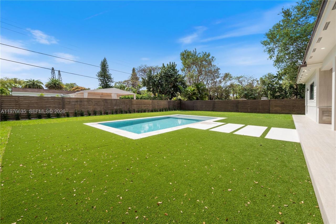 6990 SW 58th St , Miami, FL 33143 Photo