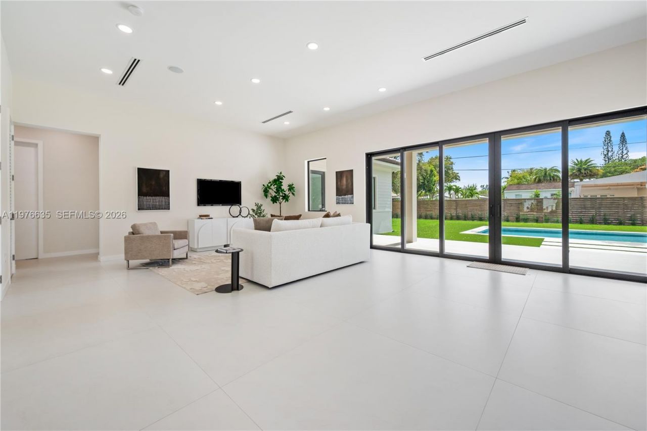 6990 SW 58th St , Miami, FL 33143 Photo