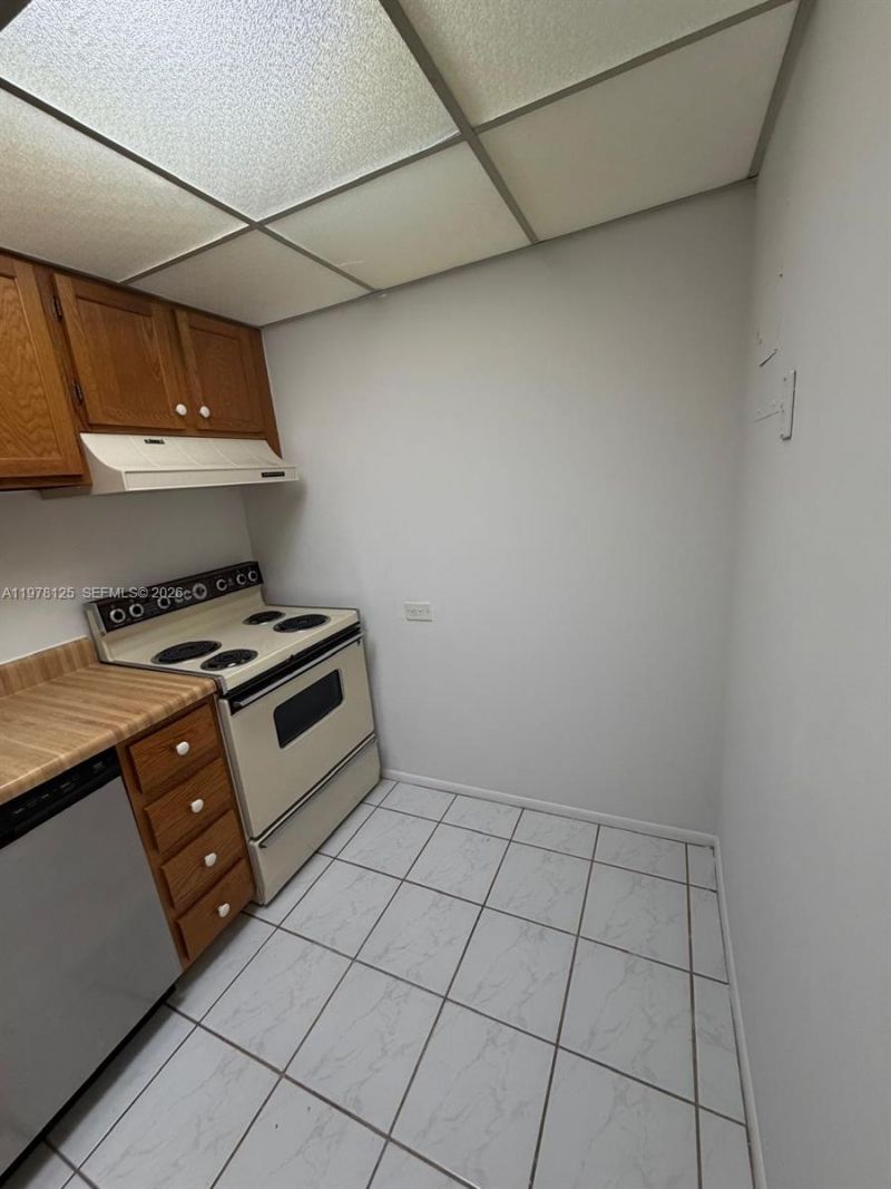 3720 Inverrary Dr, Unit 2K, Lauderhill, FL 33319 Photo