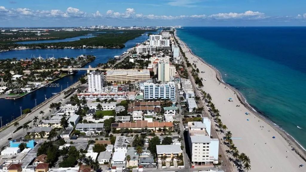 2005 Jefferson St , Unit 205, Hollywood, FL 33020 Photo