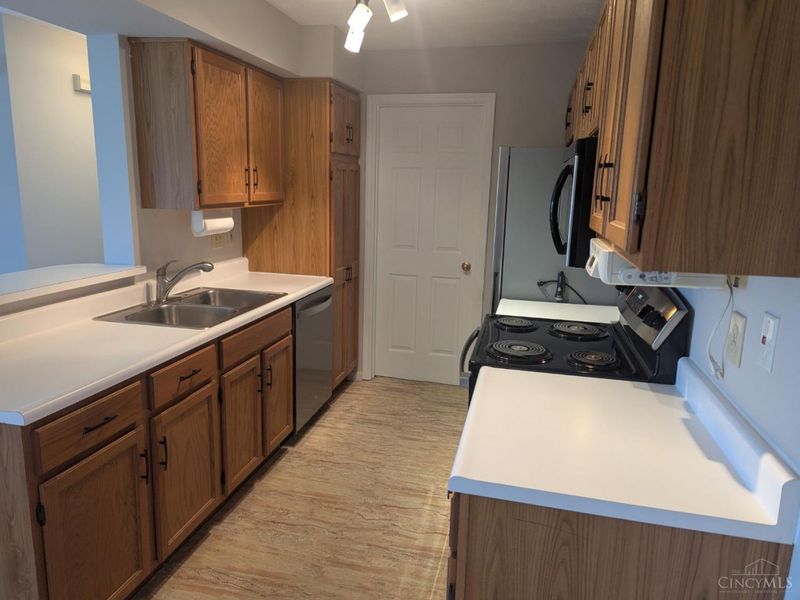 9940 Regatta Drive, Unit 303, Colerain Township, OH 45252 Photo 6