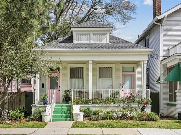 8221 FRERET Street, New Orleans, LA 70118