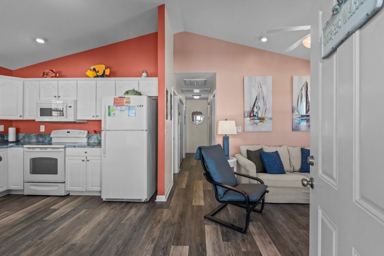 6001 - 1563 S Kings Hwy. Photo 14