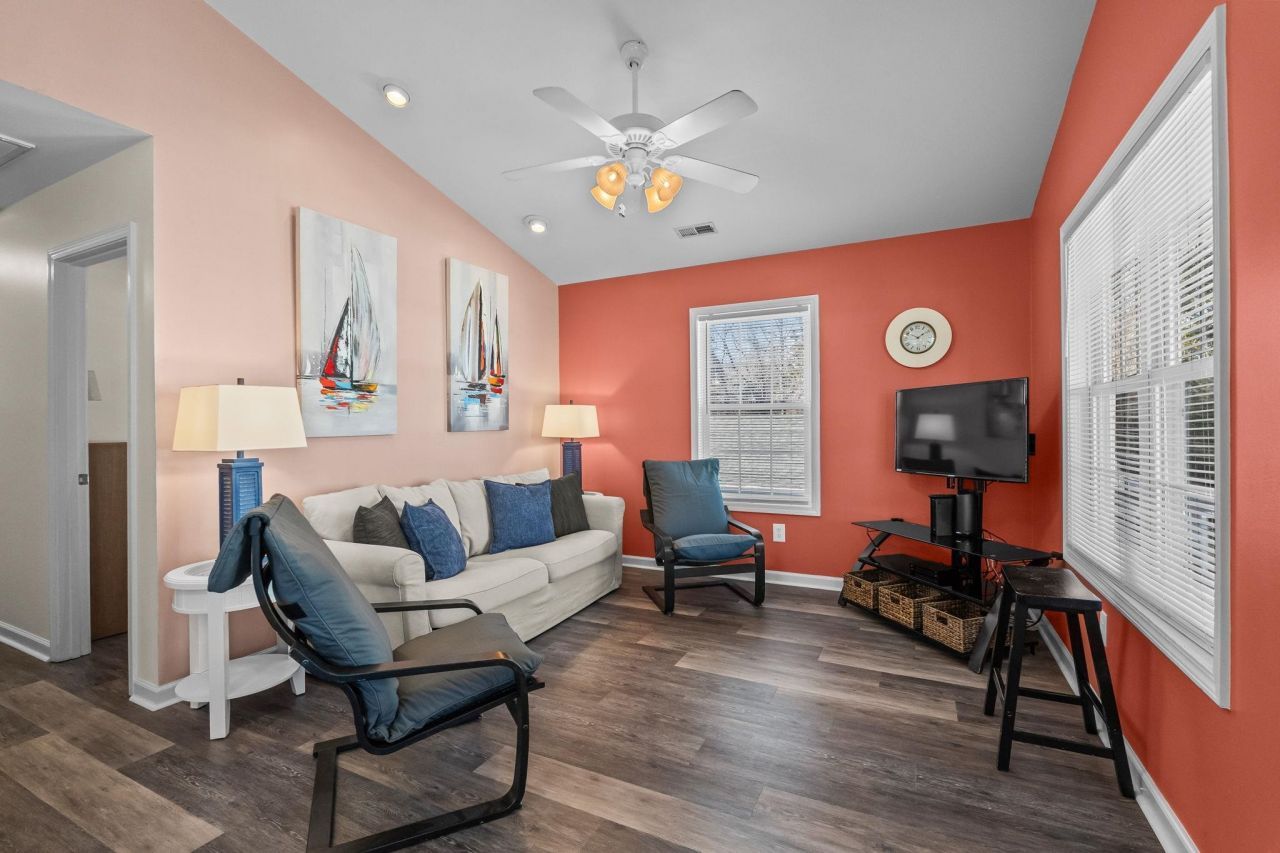 6001 - 1563 S Kings Hwy. Photo 16