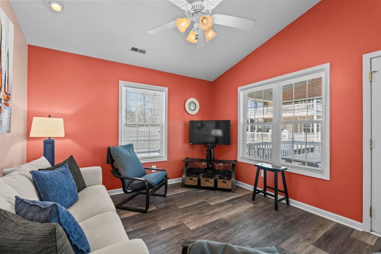 6001 - 1563 S Kings Hwy. Photo 17